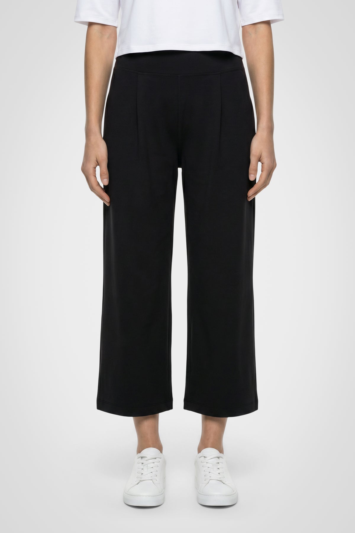 Avenza Pleated Capri
