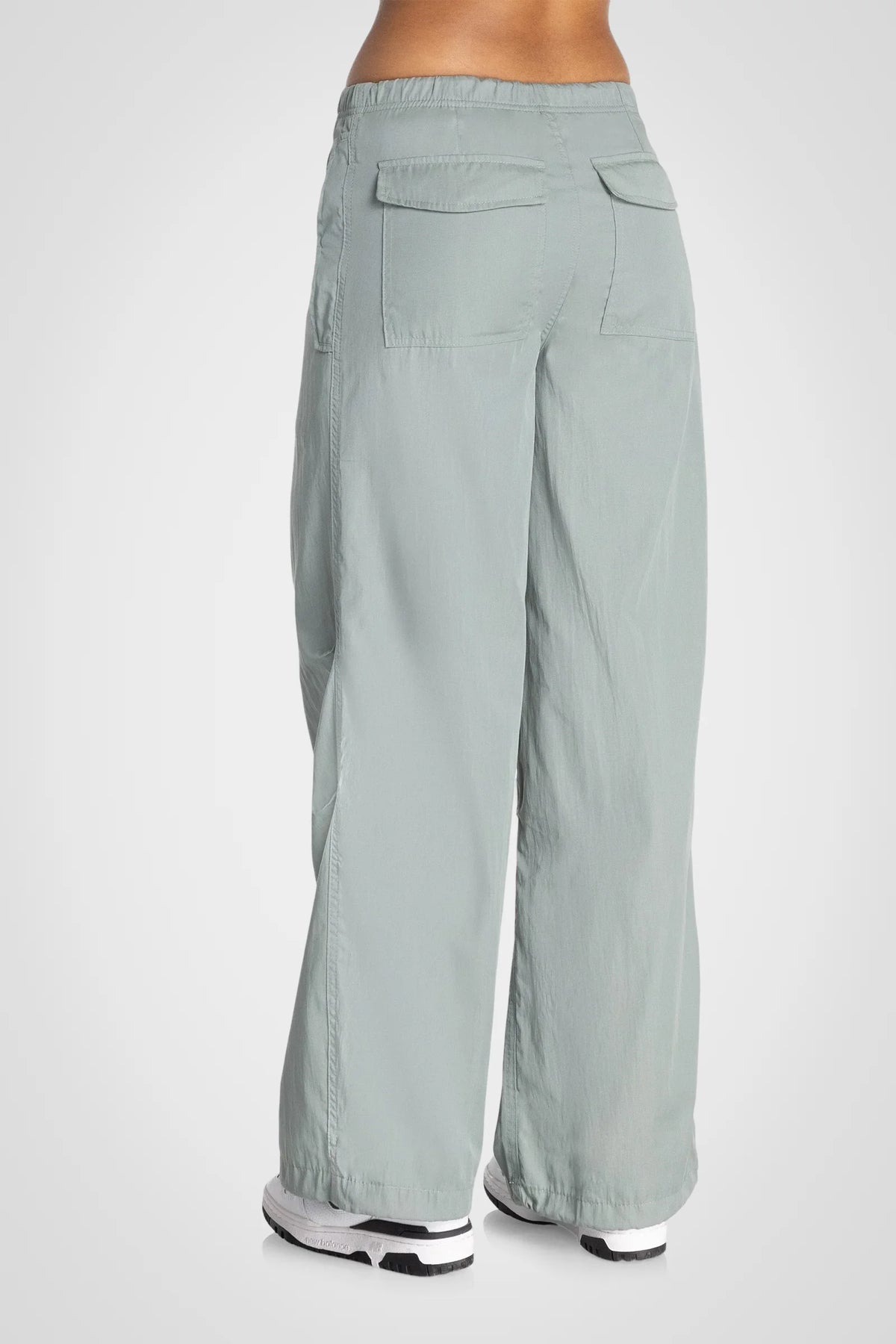 Dynamic parachute trousers