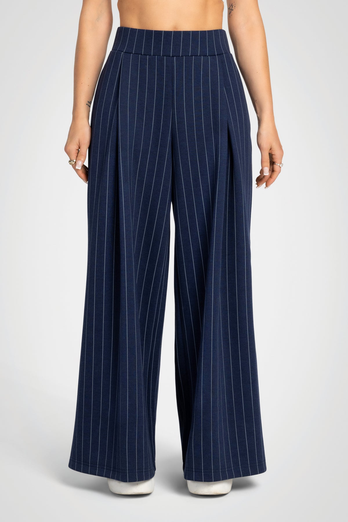 Pantalon à jambes ultra larges de luxe à fines rayures – 30 po