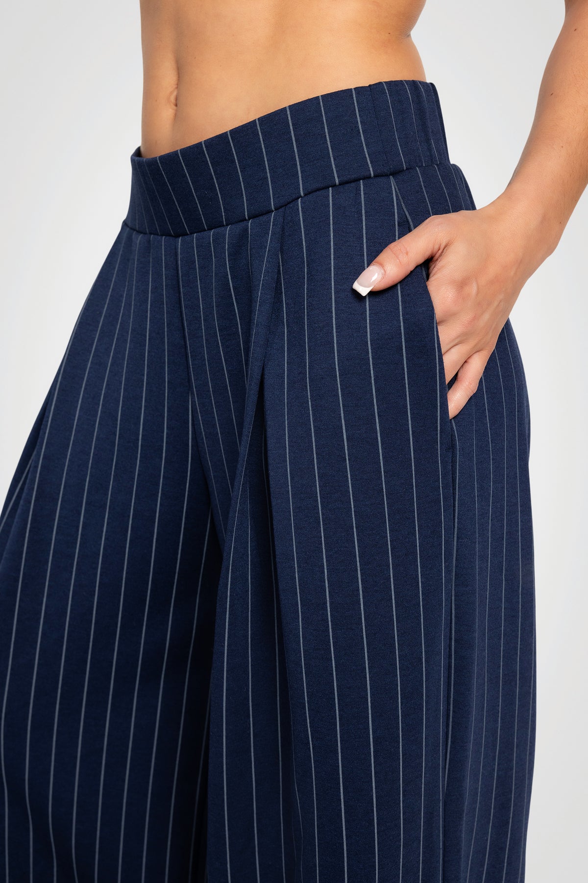 Pantalon à jambes ultra larges de luxe à fines rayures – 30 po