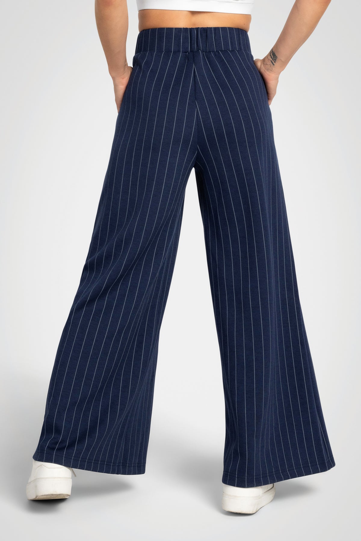 Pantalon à jambes ultra larges de luxe à fines rayures – 30 po