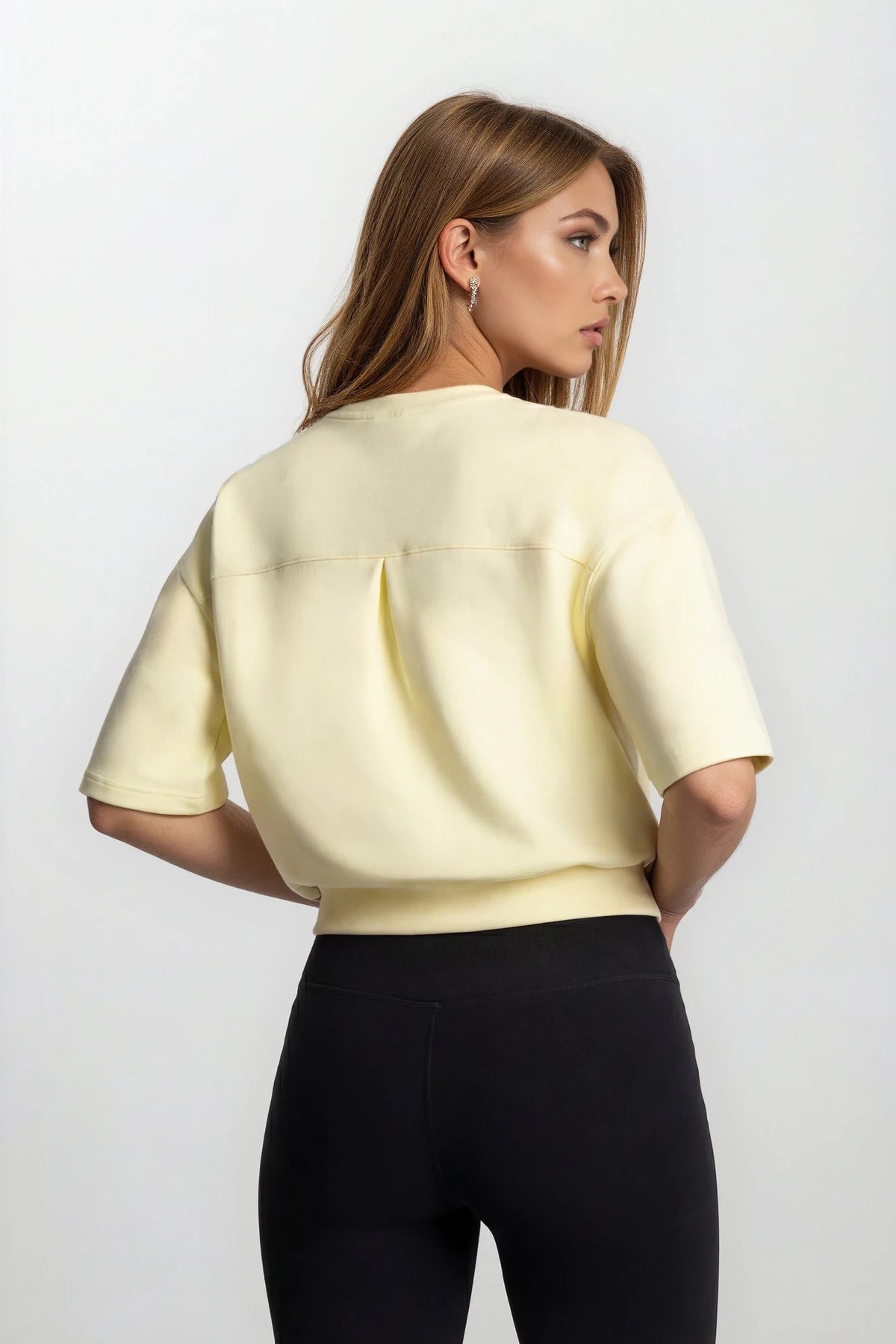 Haut à manches courtes et col rond en tricot extensible