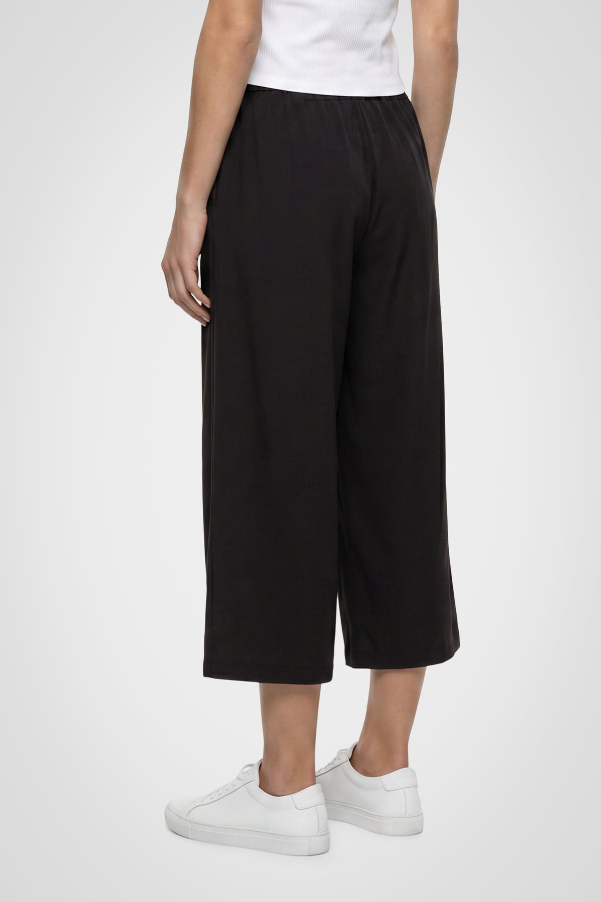 BreezeFlow Wide Leg Capri