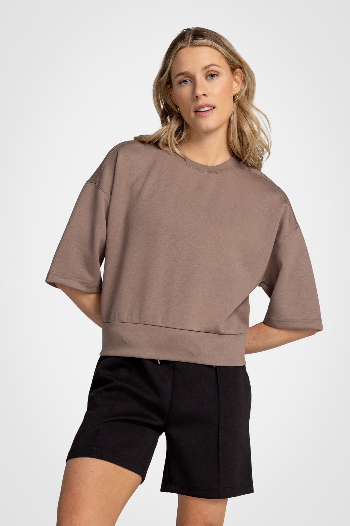 Haut à manches courtes et col rond en tricot extensible