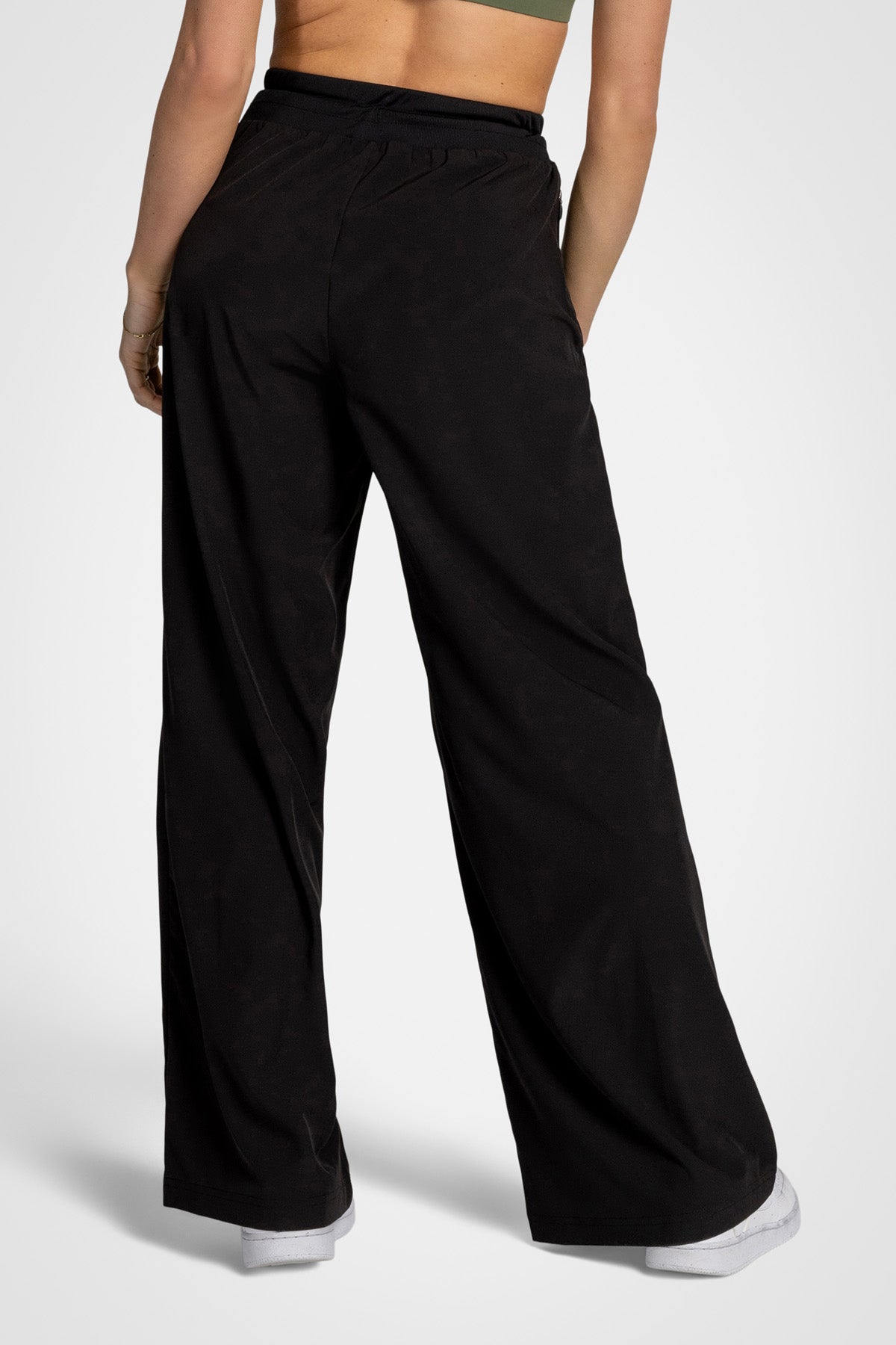 StrideFlow Woven Pant