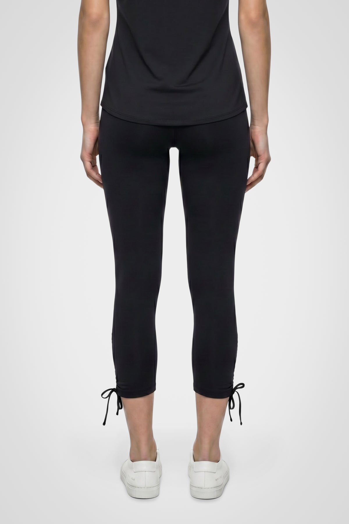 Zyvera Ruched Capri Legging