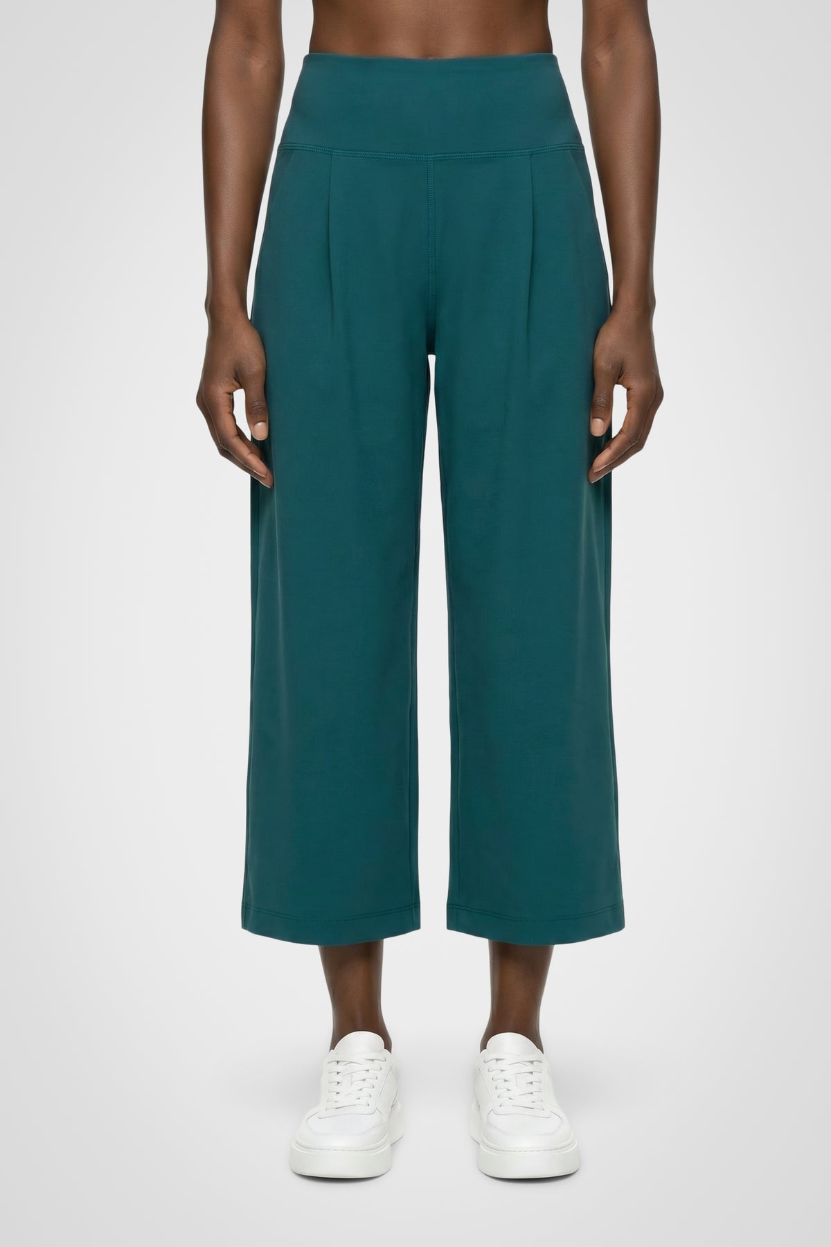 Avenza Pleated Capri