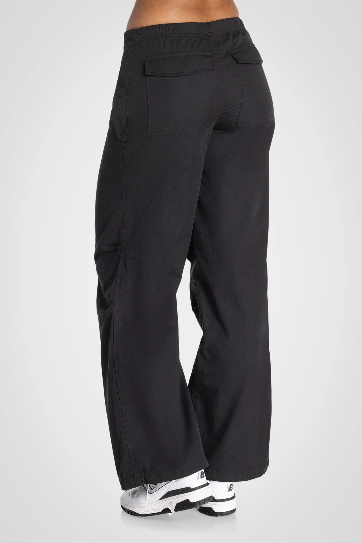 Dynamic parachute trousers