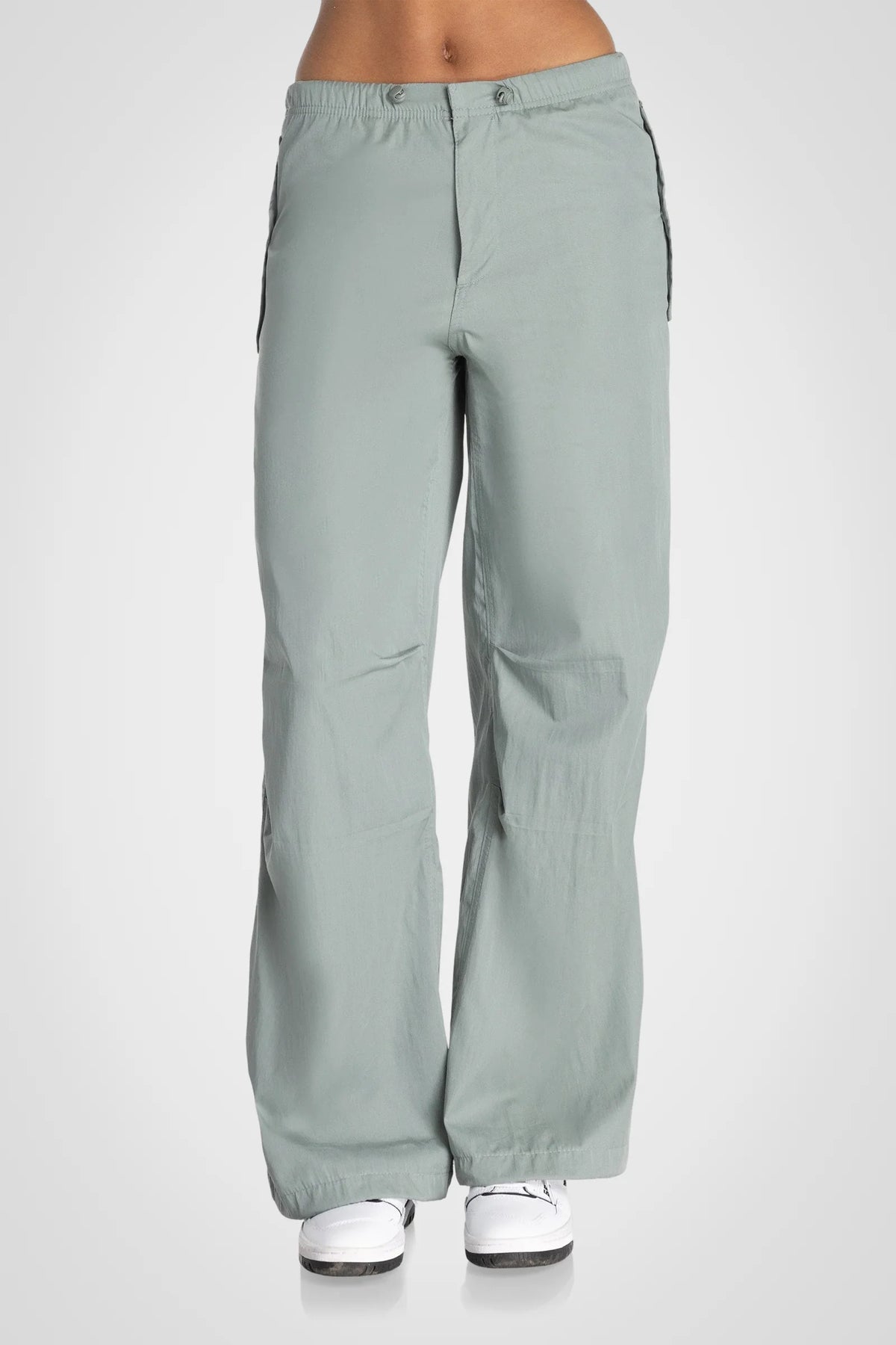 Dynamic parachute trousers