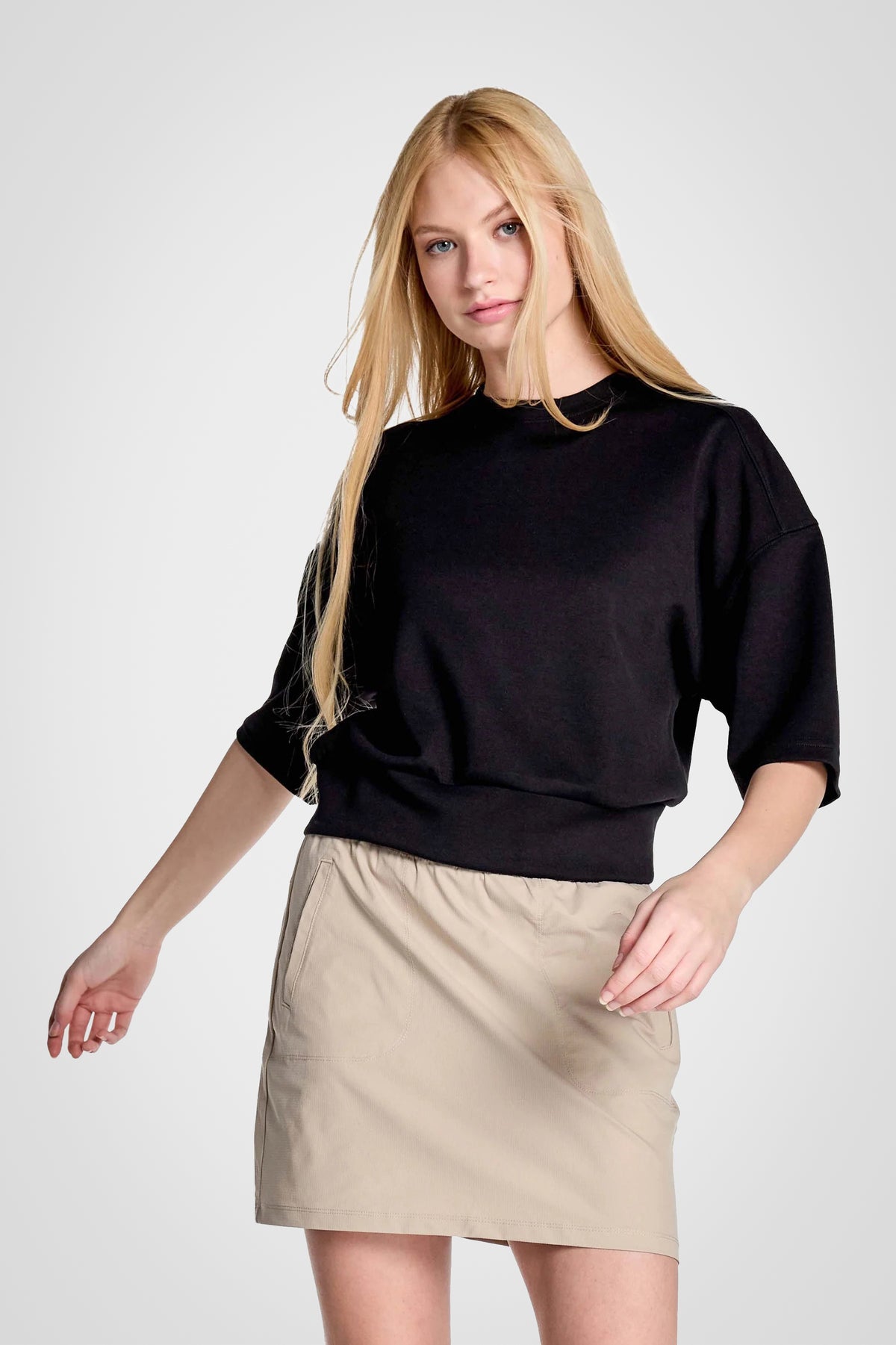 Haut à manches courtes et col rond en tricot extensible