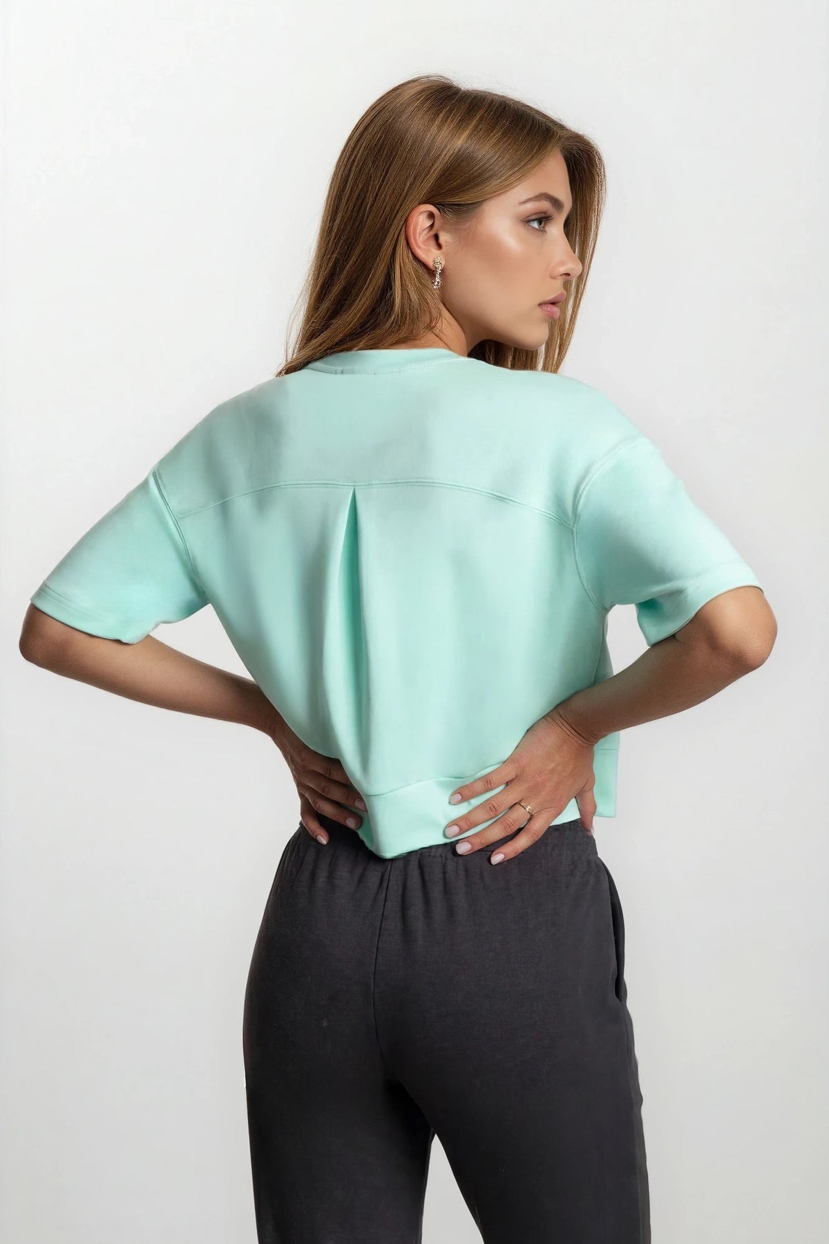 Haut à manches courtes et col rond en tricot extensible