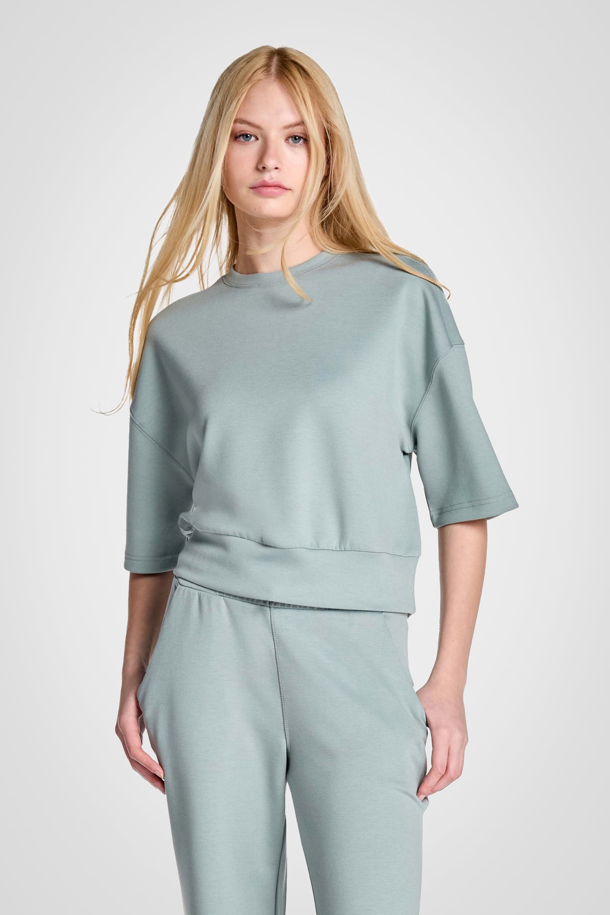 Haut à manches courtes et col rond en tricot extensible