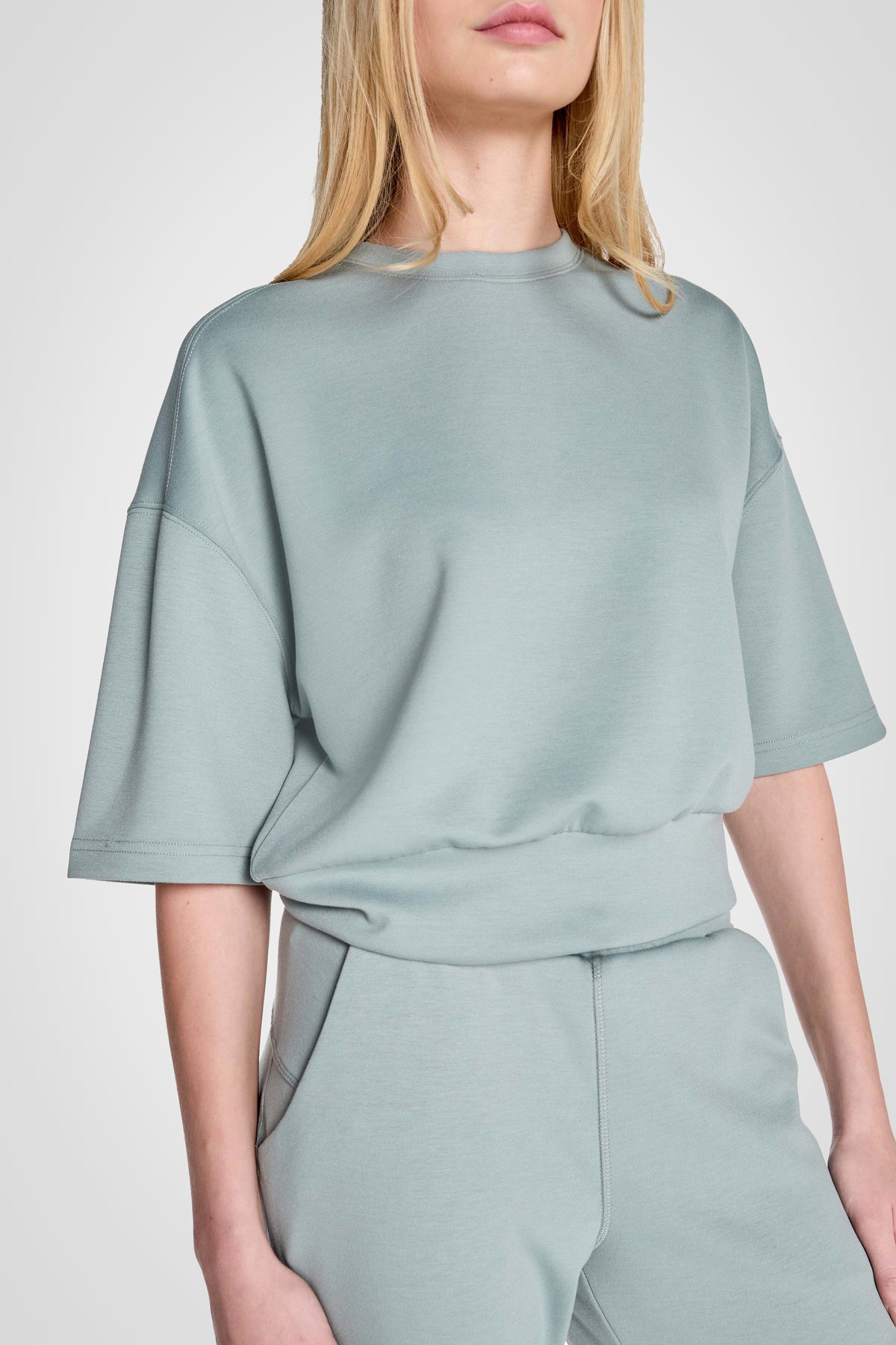 Haut à manches courtes et col rond en tricot extensible