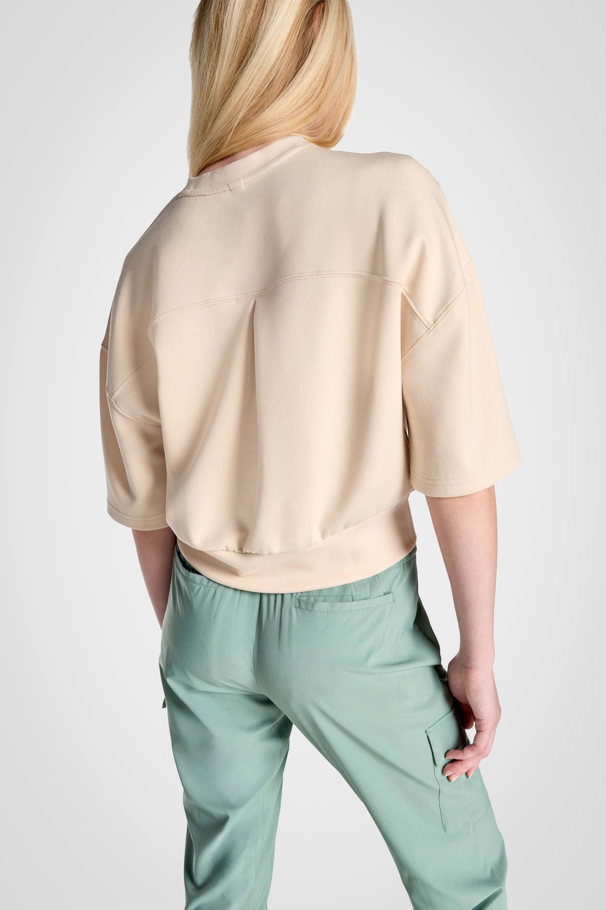 Haut à manches courtes et col rond en tricot extensible