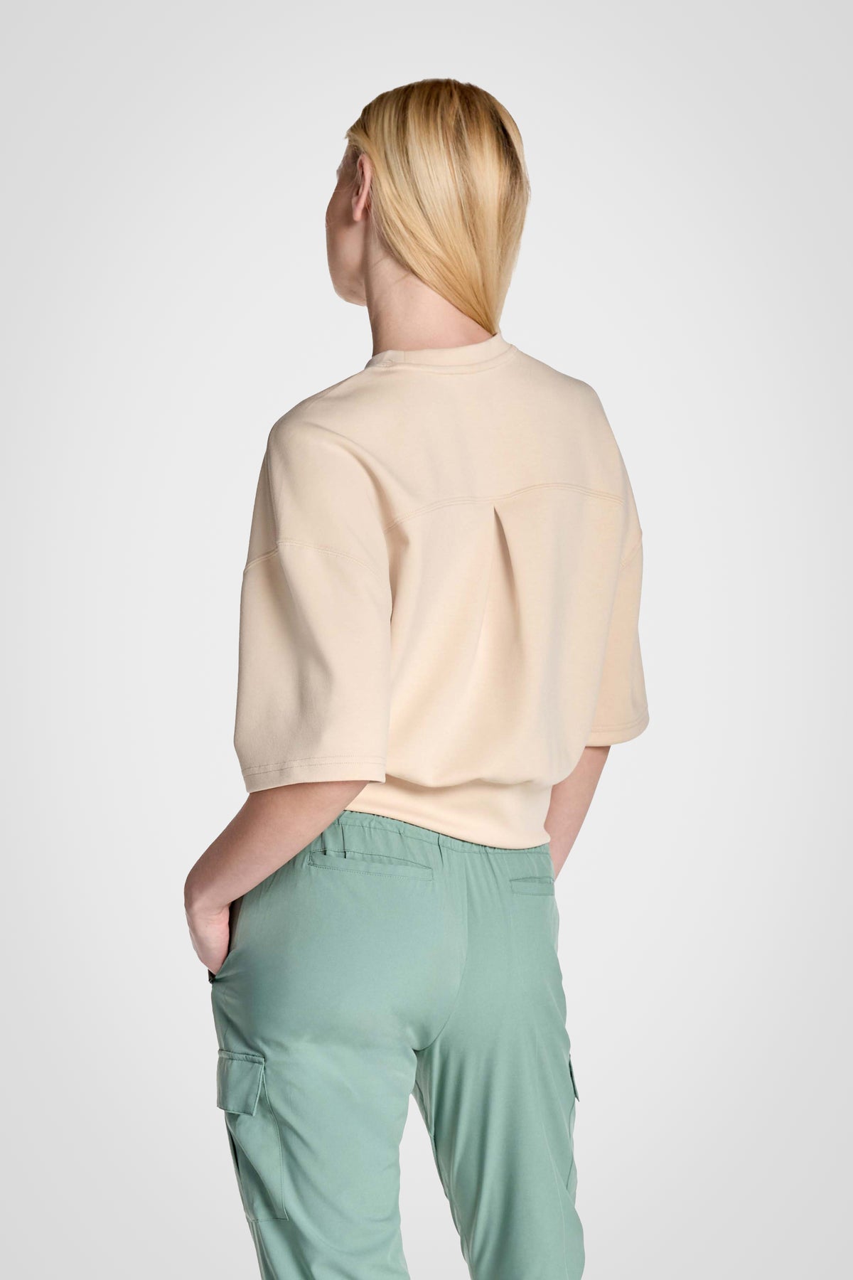 Haut à manches courtes et col rond en tricot extensible