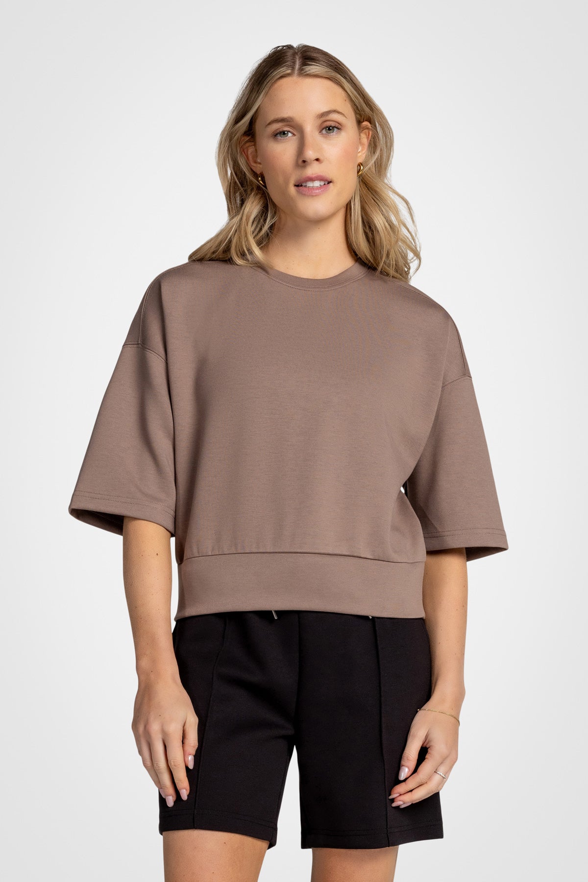 Haut à manches courtes et col rond en tricot extensible