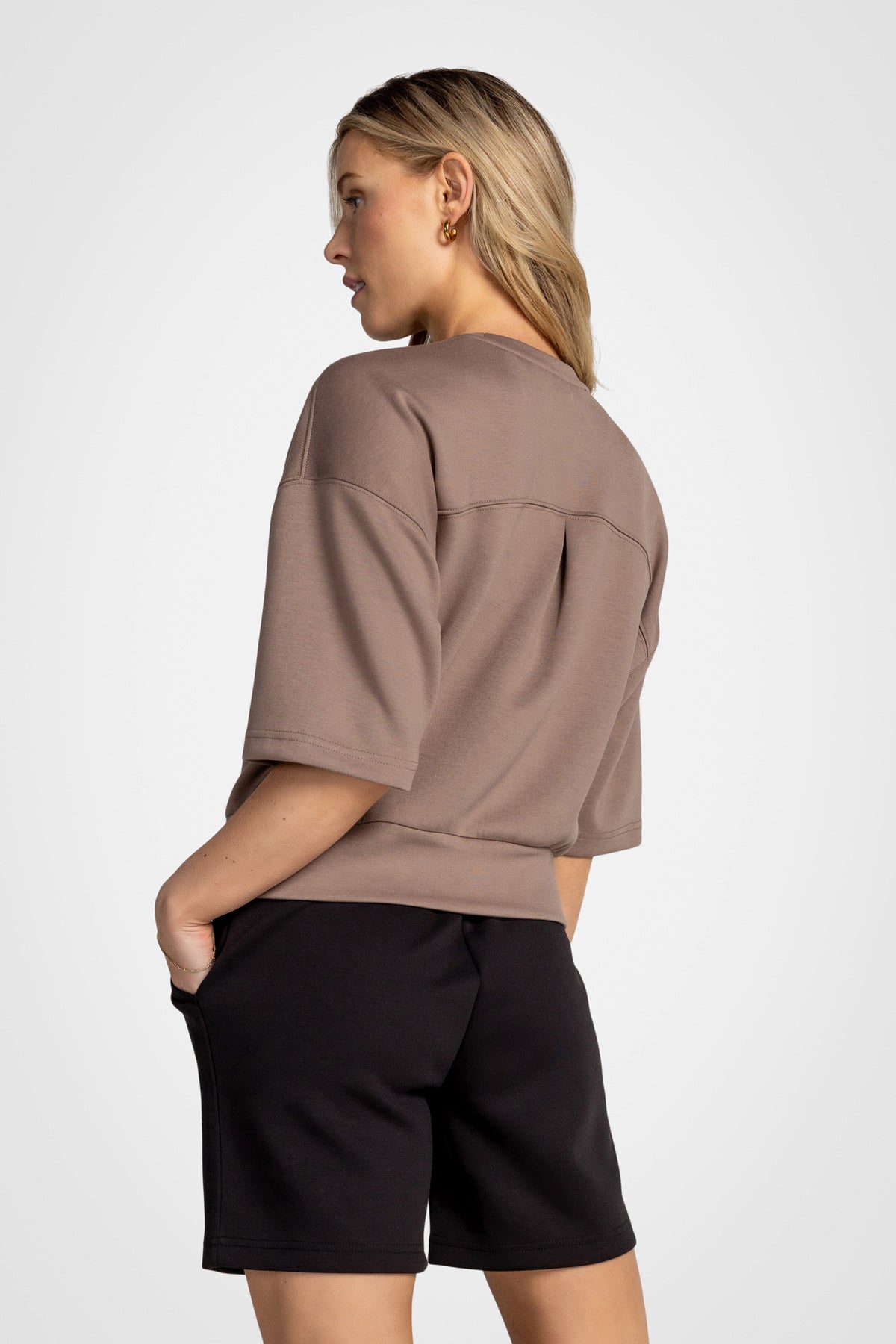 Haut à manches courtes et col rond en tricot extensible
